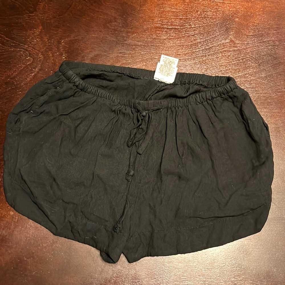 Flowy black shorts